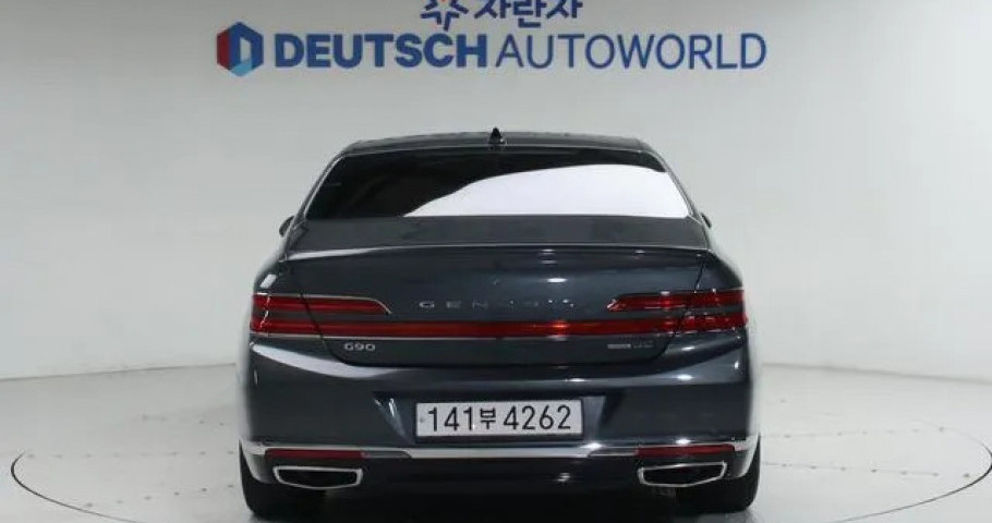 Genesis G90 