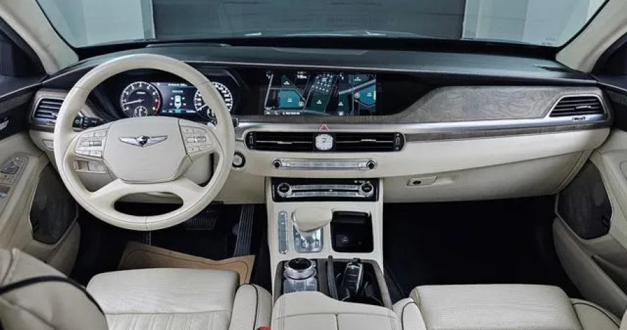 Genesis G90 