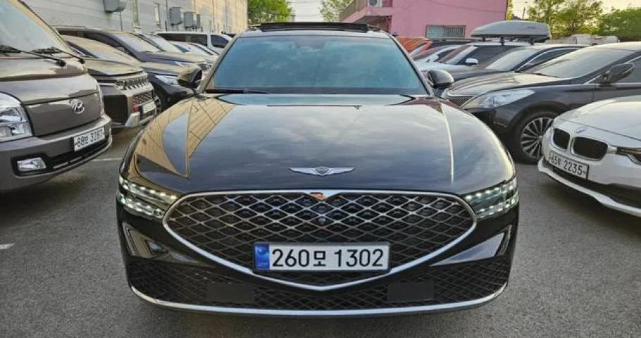 Genesis G90 