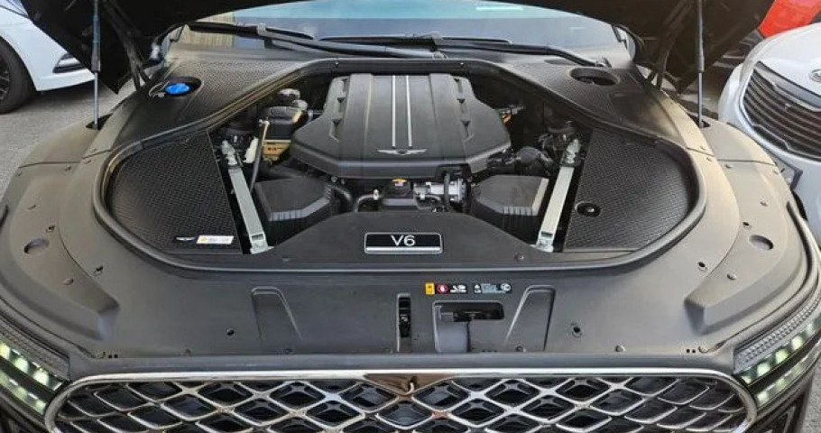 Genesis G90 