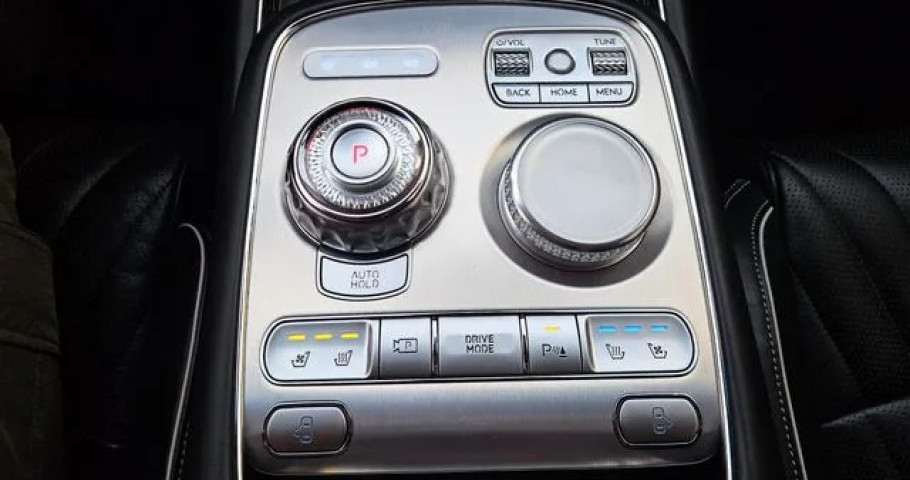 Genesis G90 