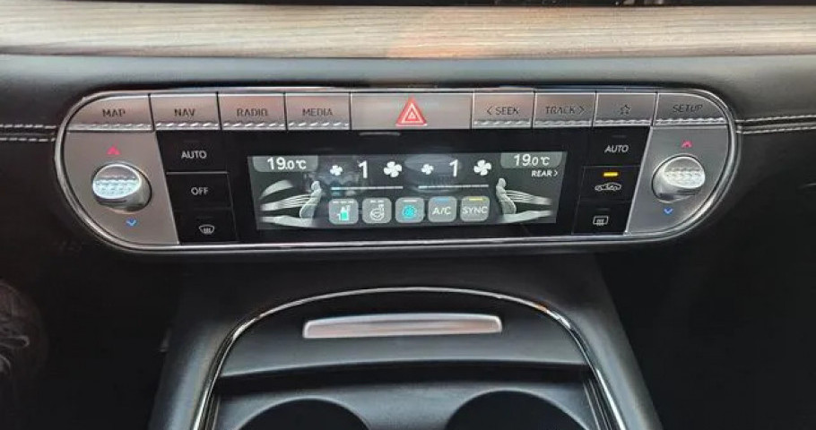 Genesis G90 