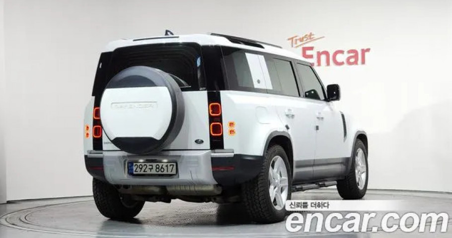 Land Rover Defender 