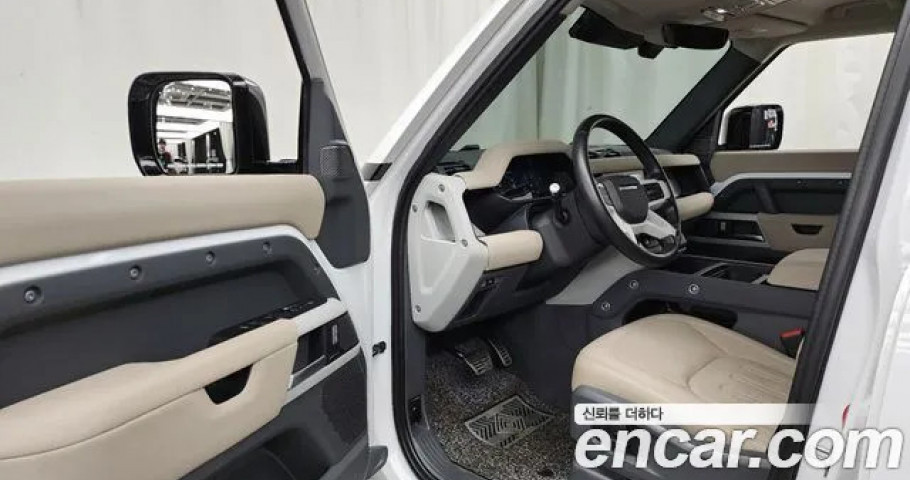 Land Rover Defender 
