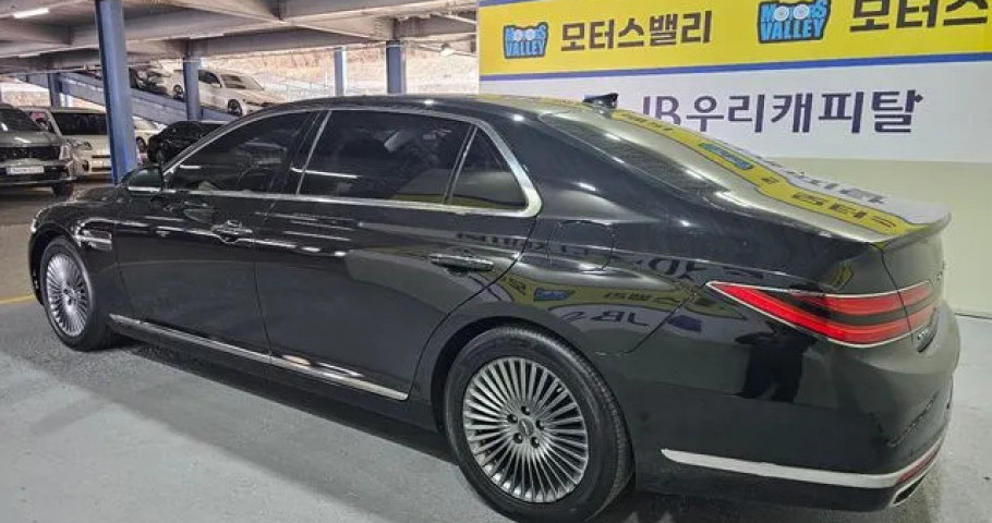 Genesis G90 