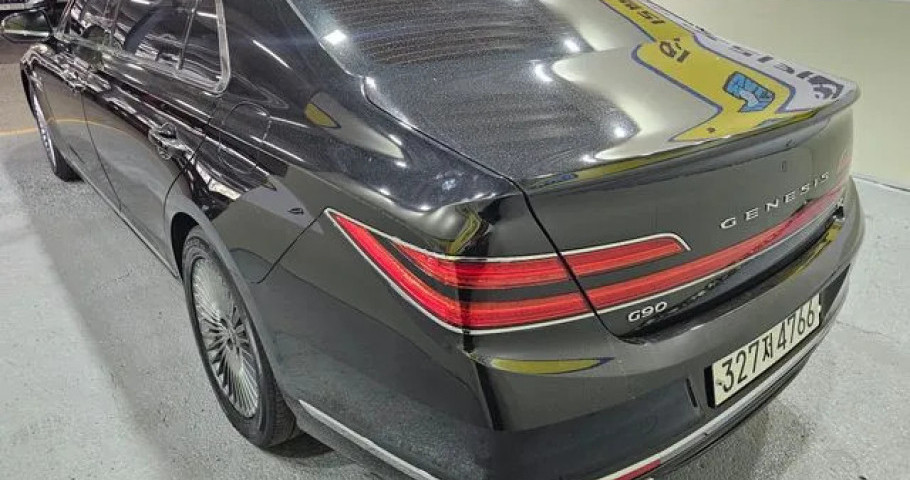 Genesis G90 