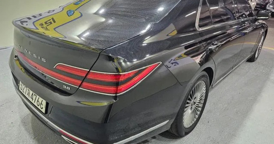 Genesis G90 