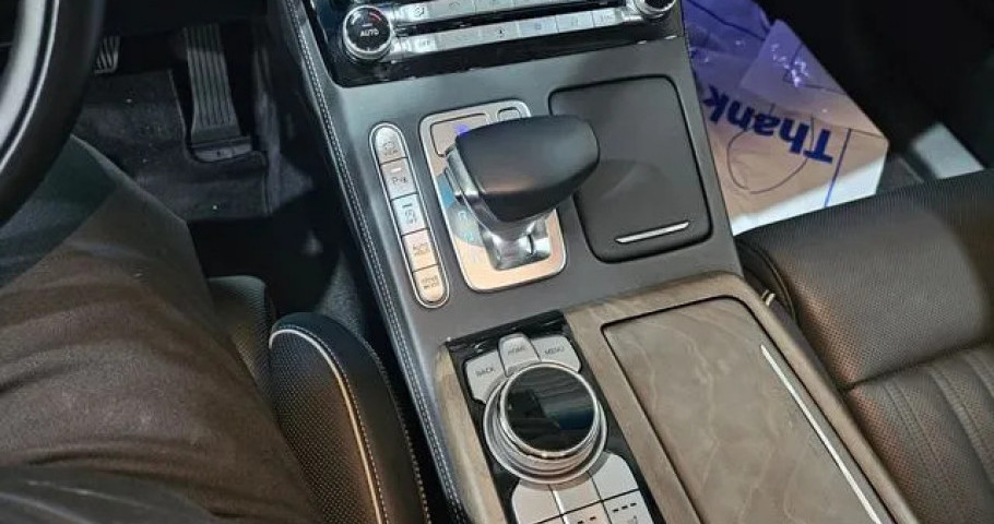 Genesis G90 