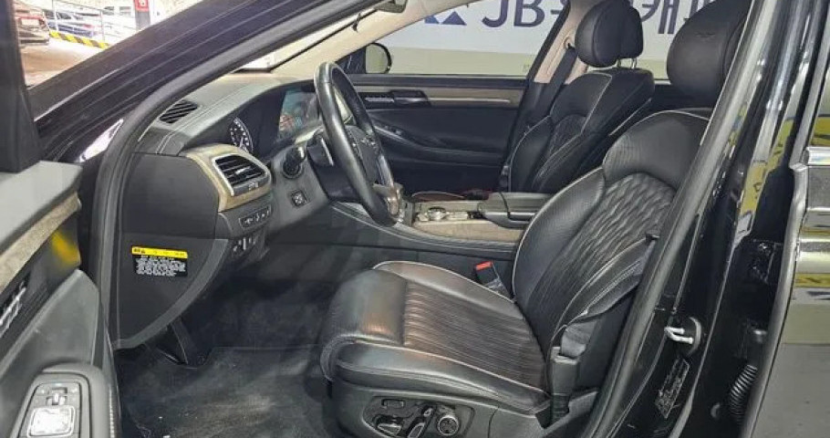 Genesis G90 