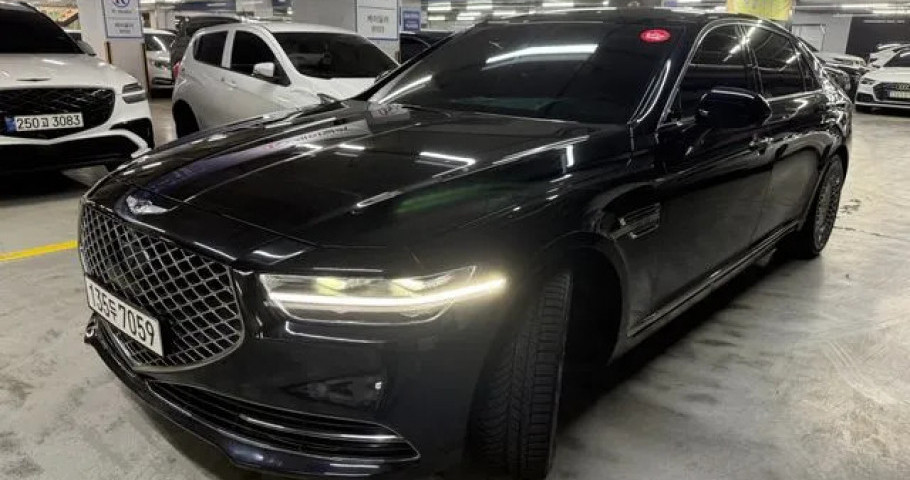 Genesis G90 