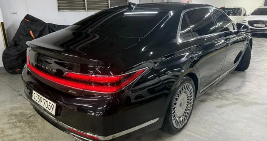 Genesis G90 