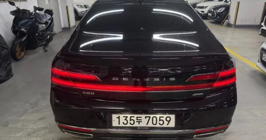 Genesis G90 