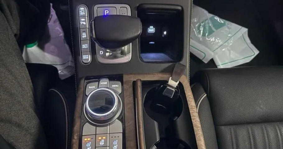 Genesis G90 