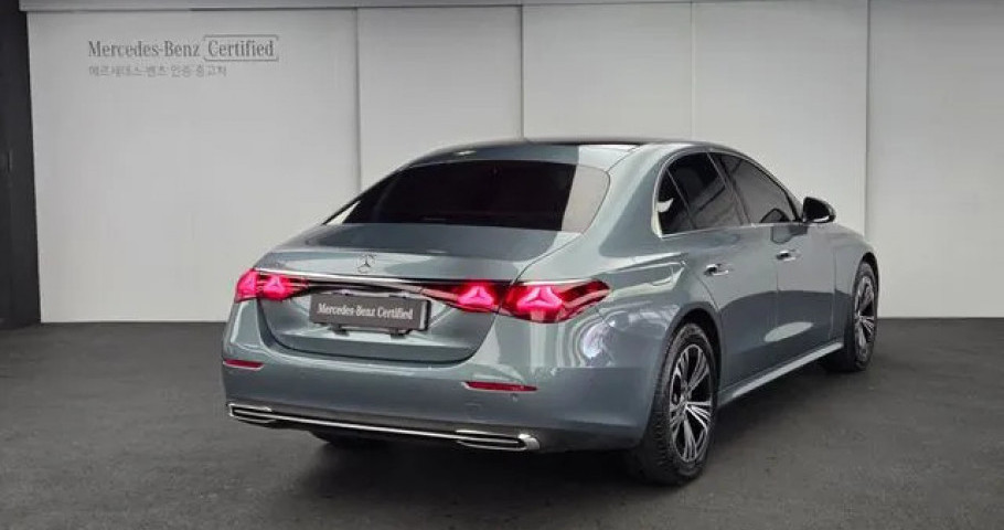 Mercedes-Benz E-Class 