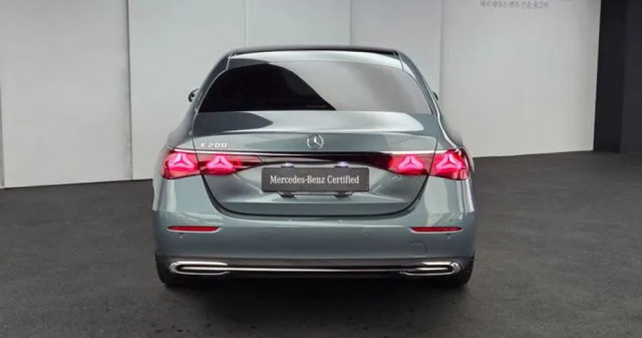 Mercedes-Benz E-Class 