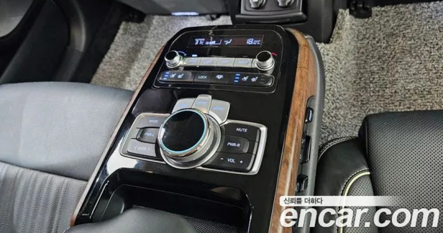 Genesis G90 