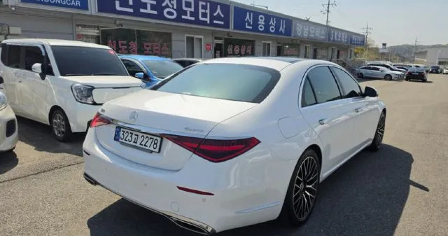Mercedes-Benz S-Class 