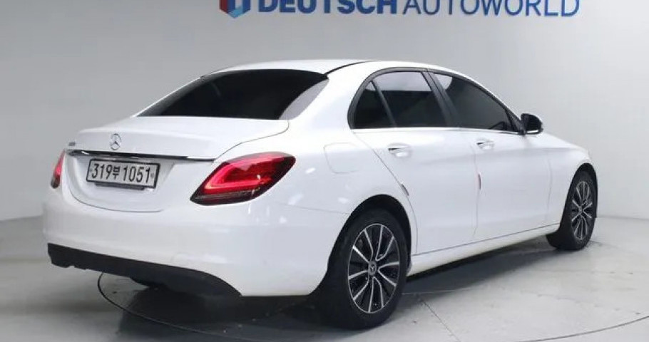 Mercedes-Benz C-Class 