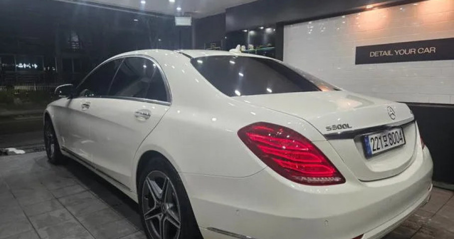 Mercedes-Benz S-Class 