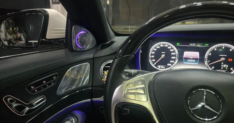 Mercedes-Benz S-Class 