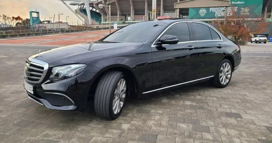 Mercedes-Benz E-Class 