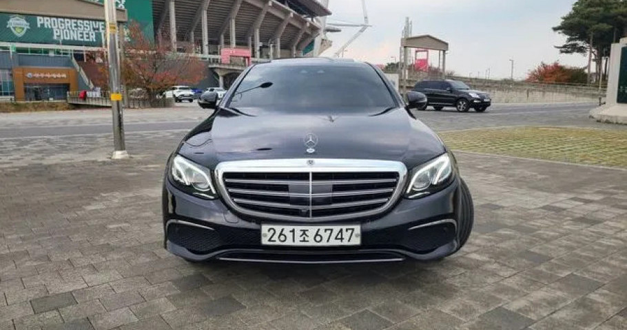 Mercedes-Benz E-Class 