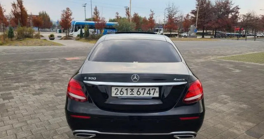 Mercedes-Benz E-Class 