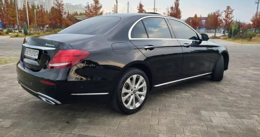 Mercedes-Benz E-Class 
