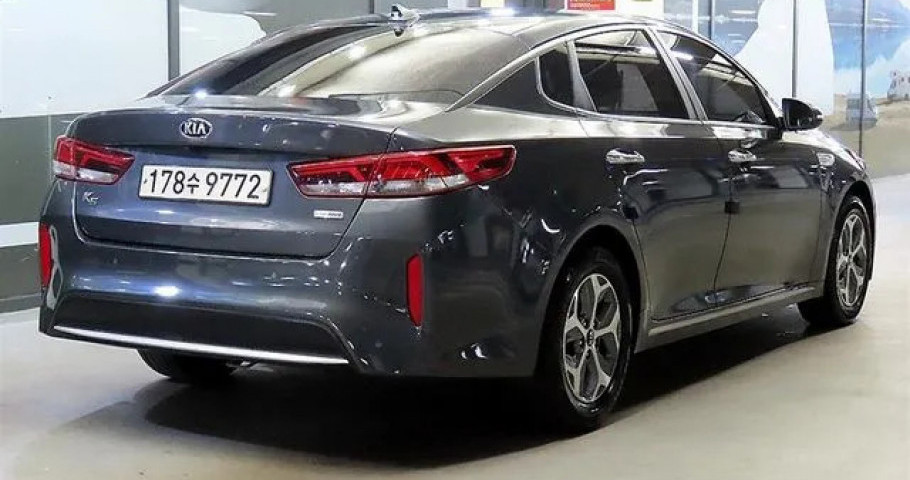 Kia K5 