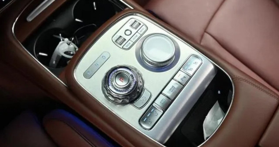 Genesis G90 