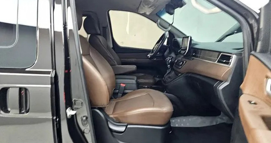 Hyundai Starex 