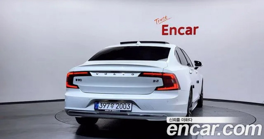 Volvo S90 