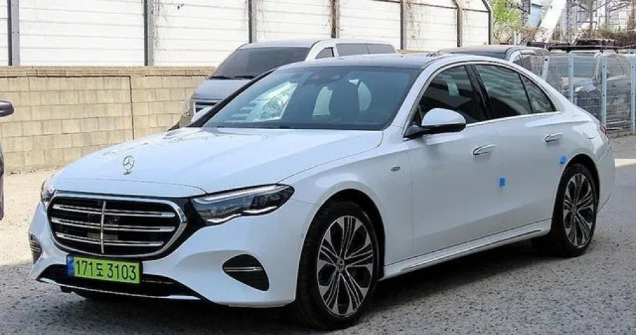 Mercedes-Benz E-Class 
