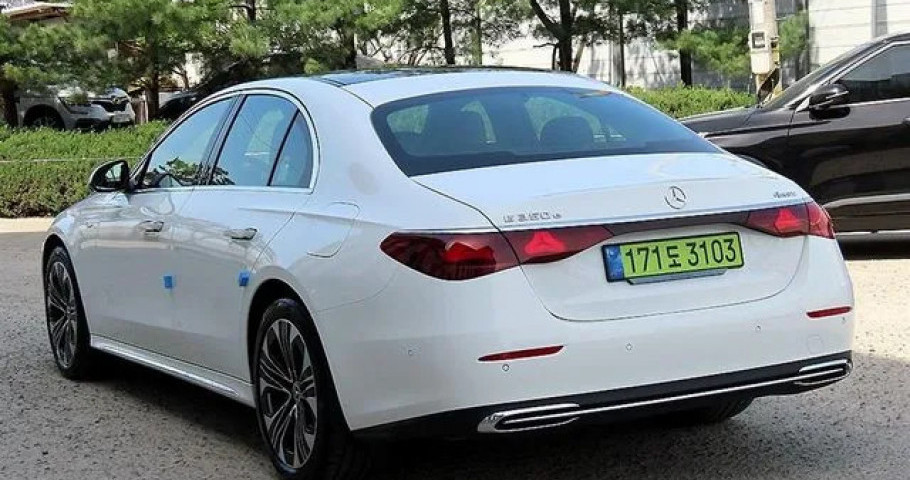 Mercedes-Benz E-Class 