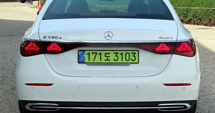 Mercedes-Benz E-Class 