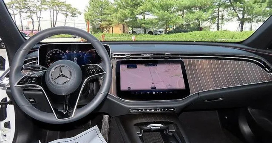 Mercedes-Benz E-Class 
