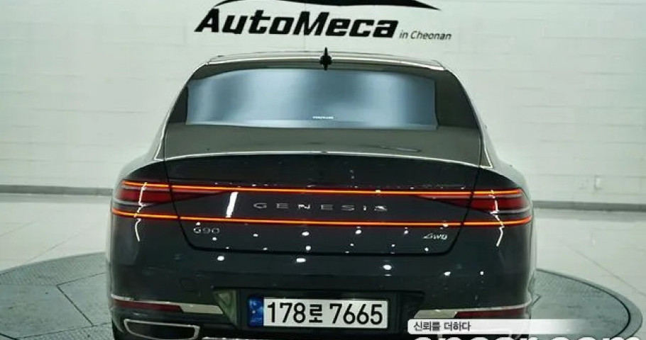 Genesis G90 