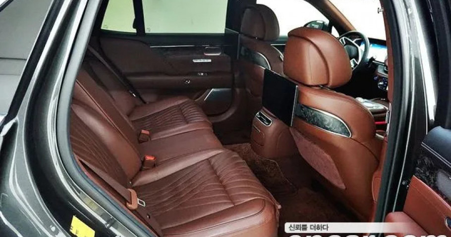 Genesis G90 