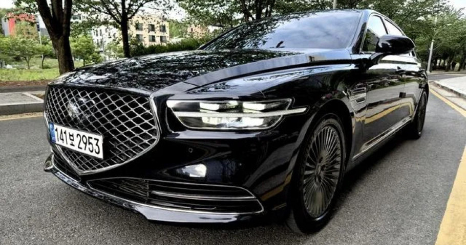 Genesis G90 