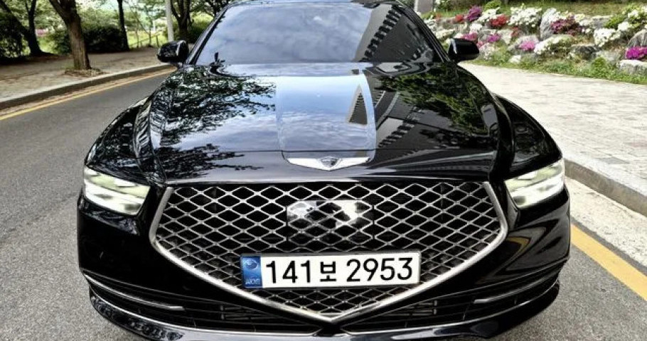 Genesis G90 