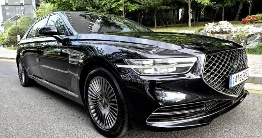 Genesis G90 