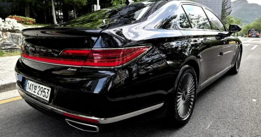 Genesis G90 