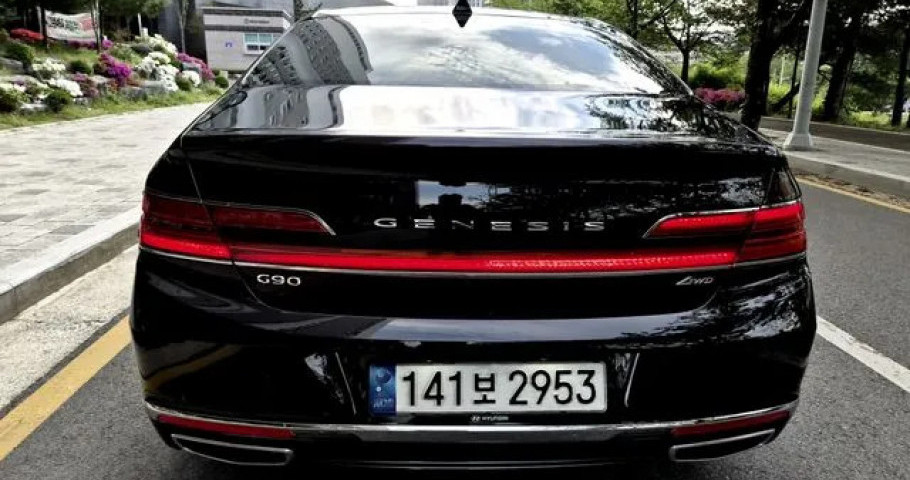 Genesis G90 