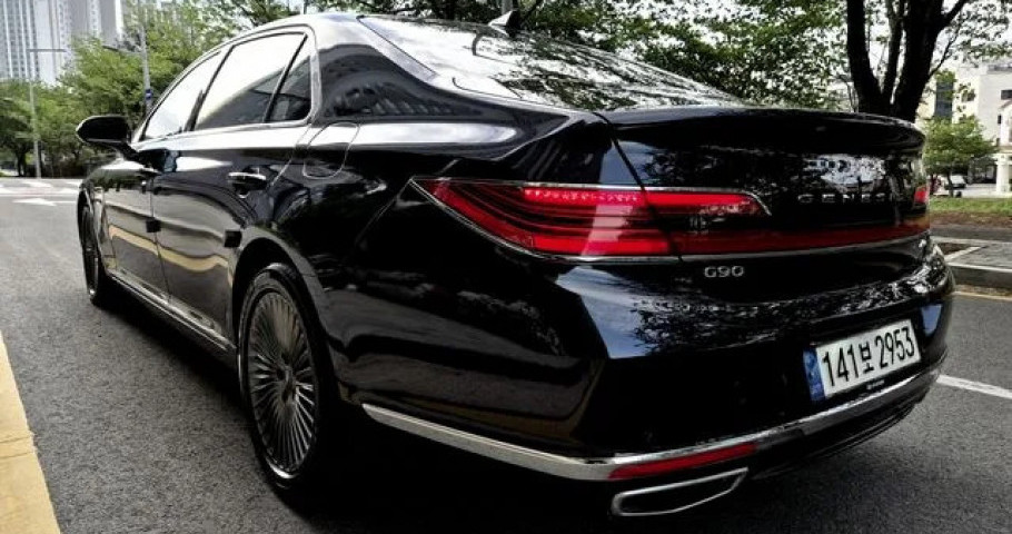 Genesis G90 