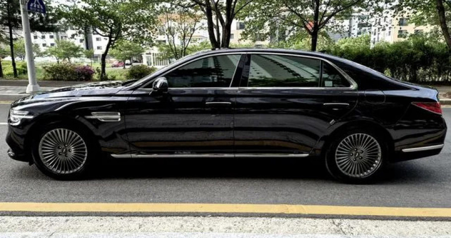 Genesis G90 