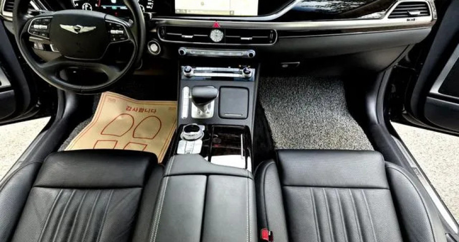 Genesis G90 