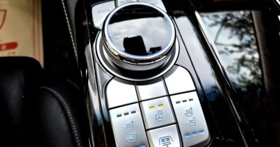 Genesis G90 