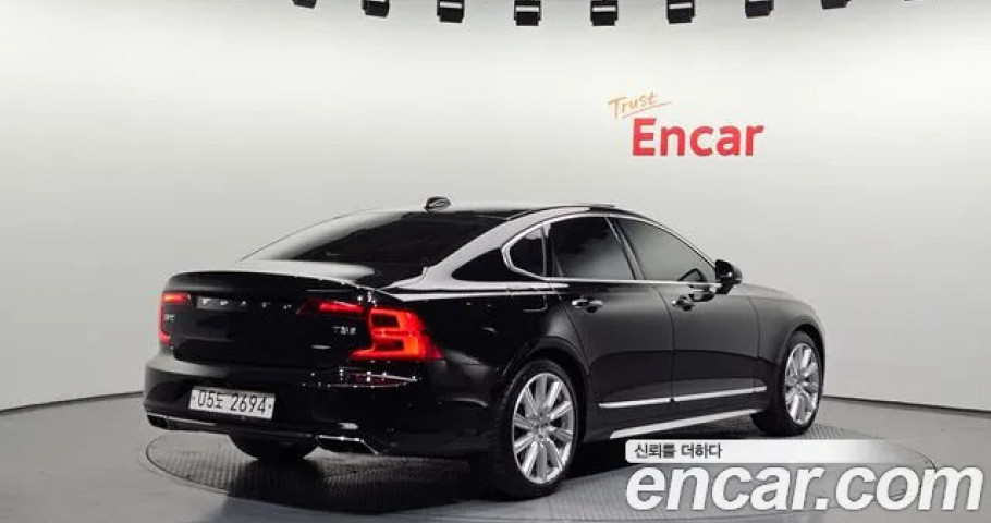 Volvo S90 