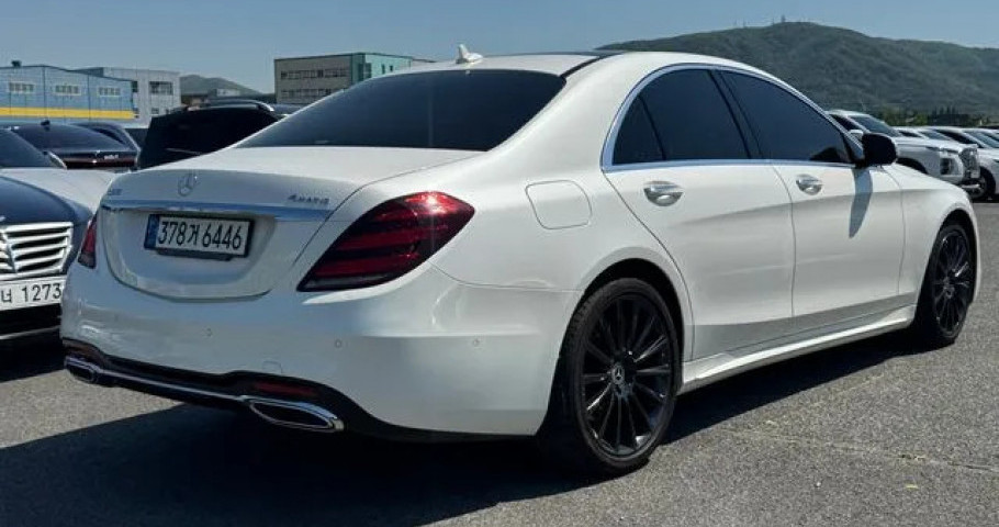 Mercedes-Benz S-Class 