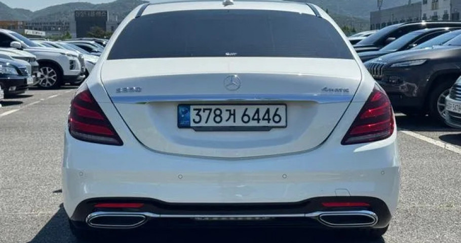 Mercedes-Benz S-Class 